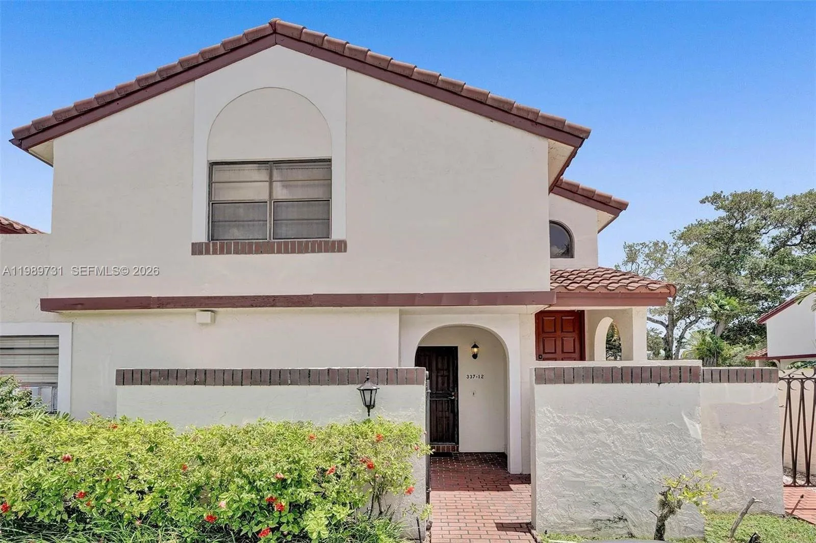 337 Ives Dairy Rd # 12, Miami, FL 33179