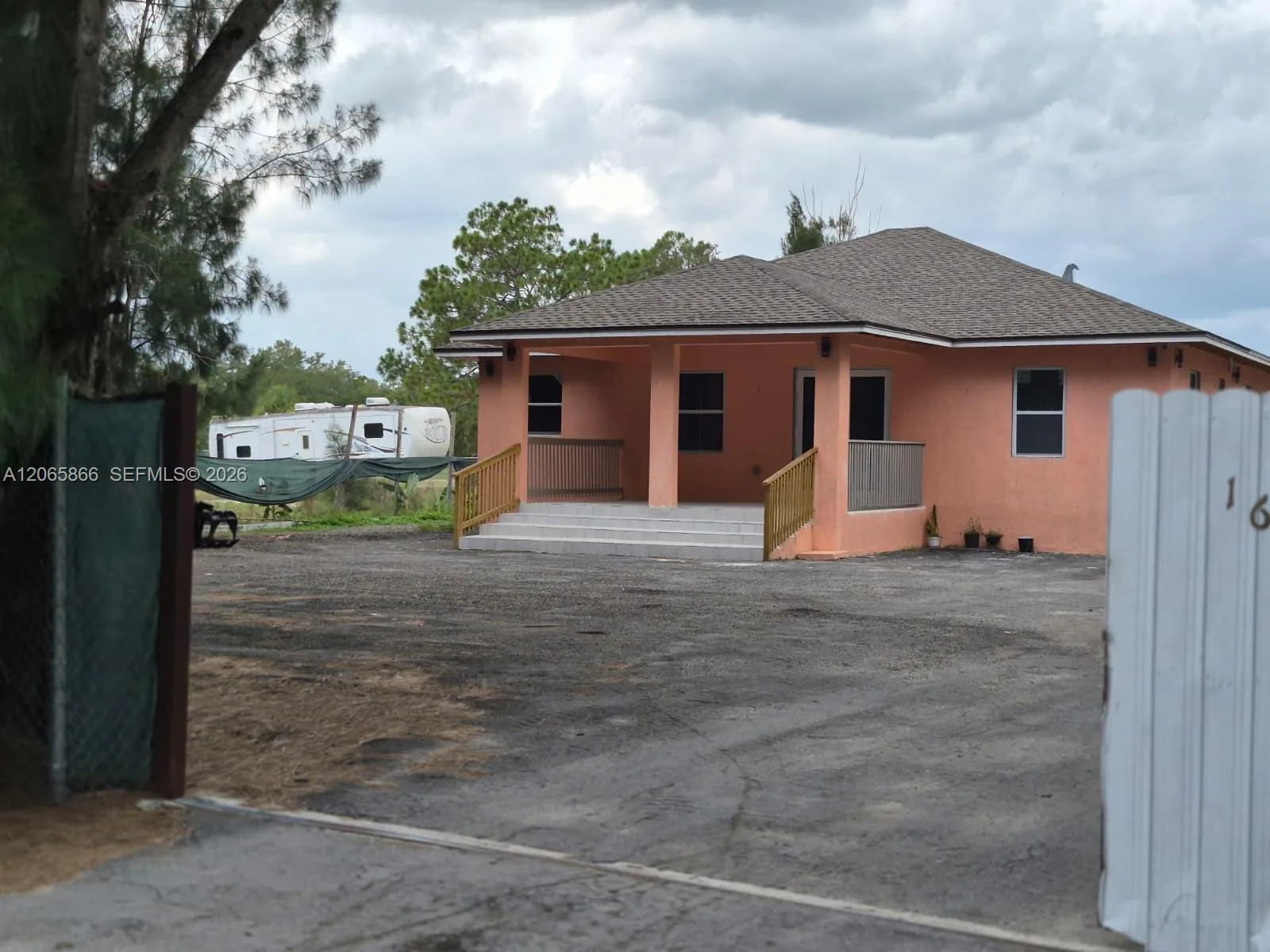 160 N Granja St, Clewiston, FL 33440