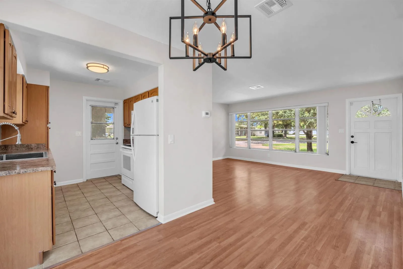 145 Greenbrier Drive, Palm Springs, FL 33461 photo 13