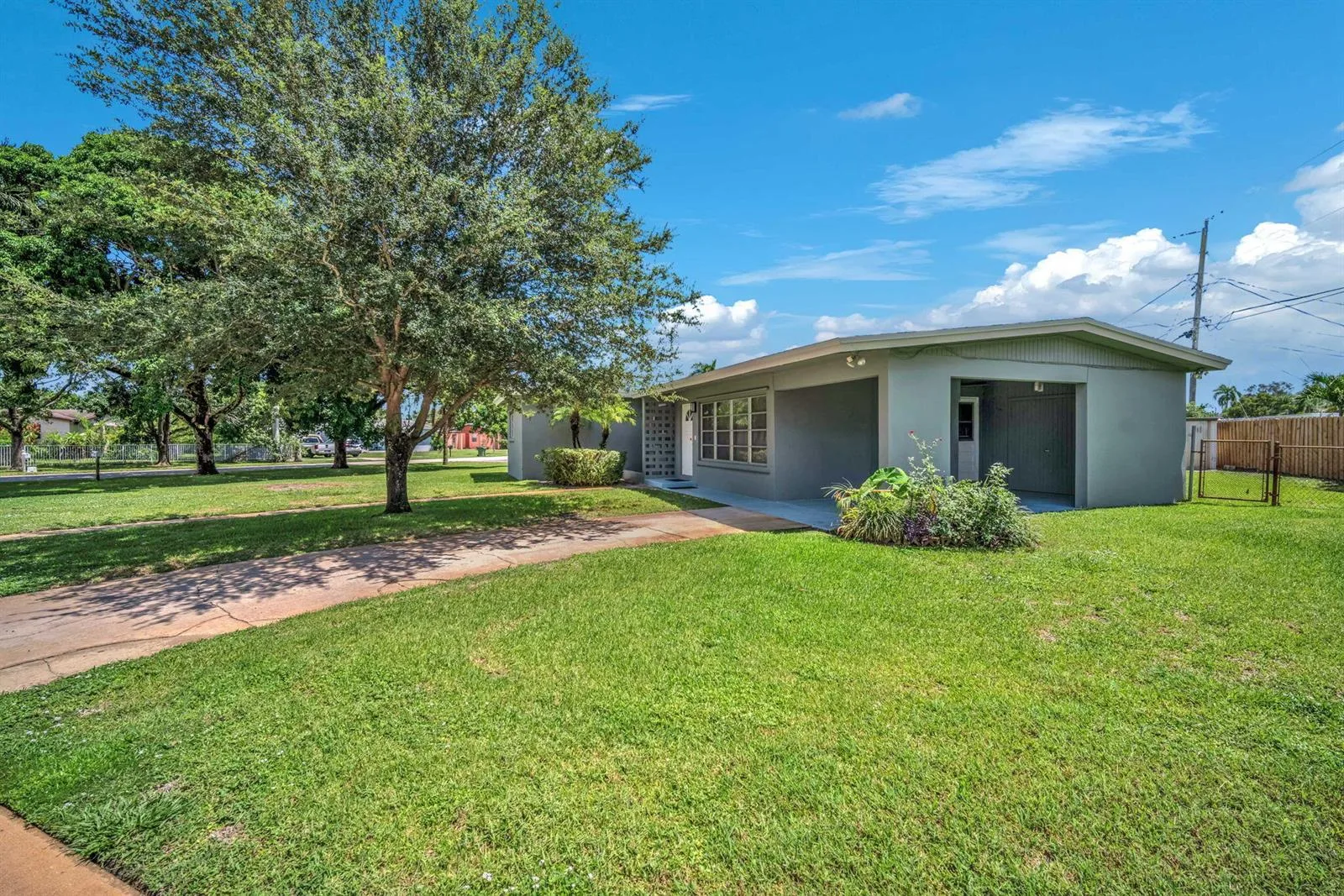 145 Greenbrier Drive, Palm Springs, FL 33461 photo 3
