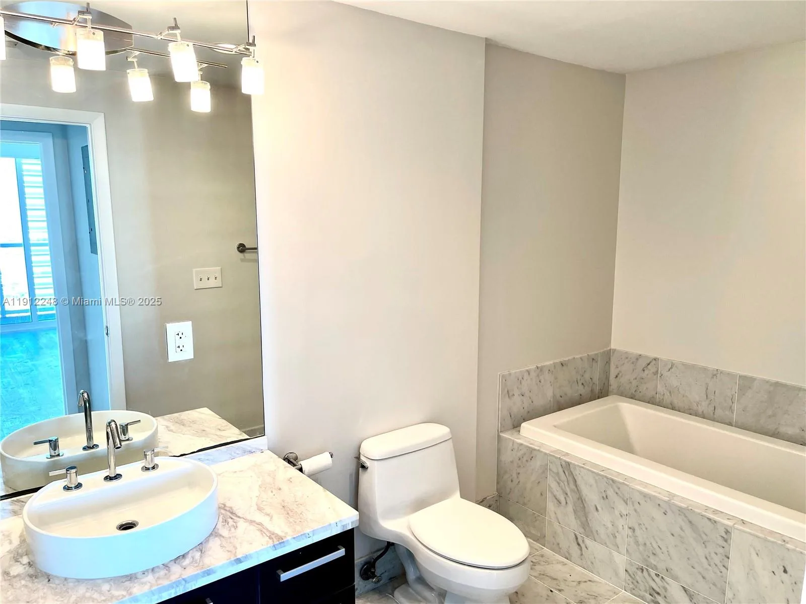 244 Biscayne Blvd # 3404, Miami, FL 33132 photo 11