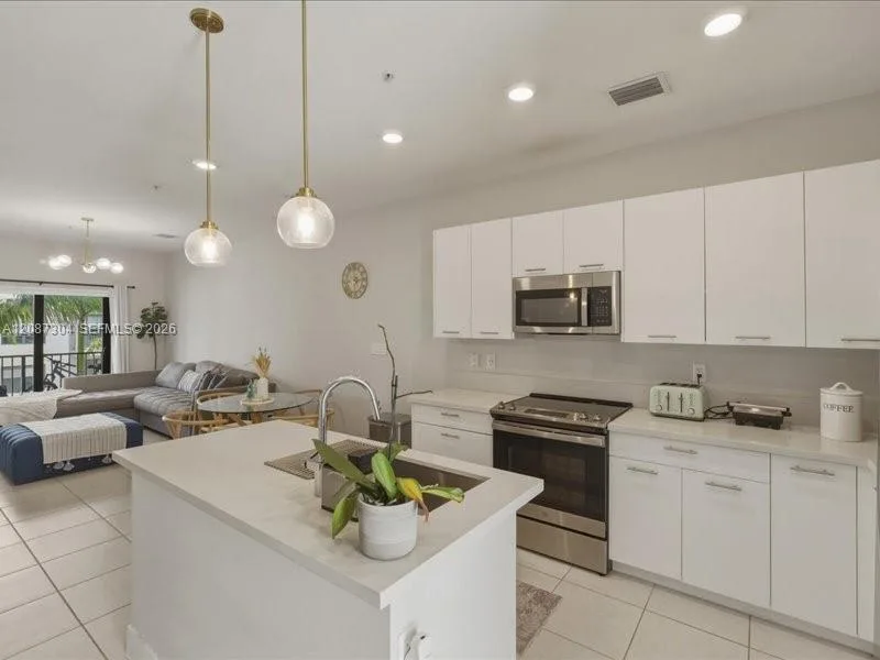 8201 NW 41st St # D-205, Doral, FL 33166