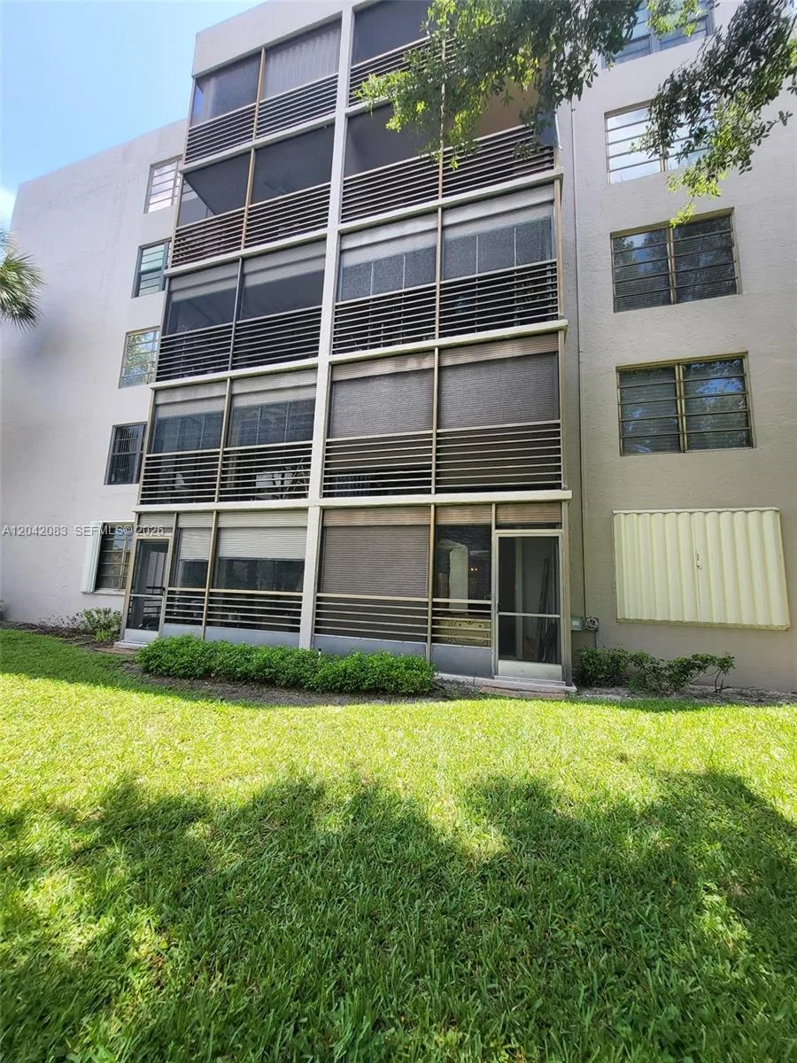 900 Colony Point Cir # 107, Pembroke Pines, FL 33026