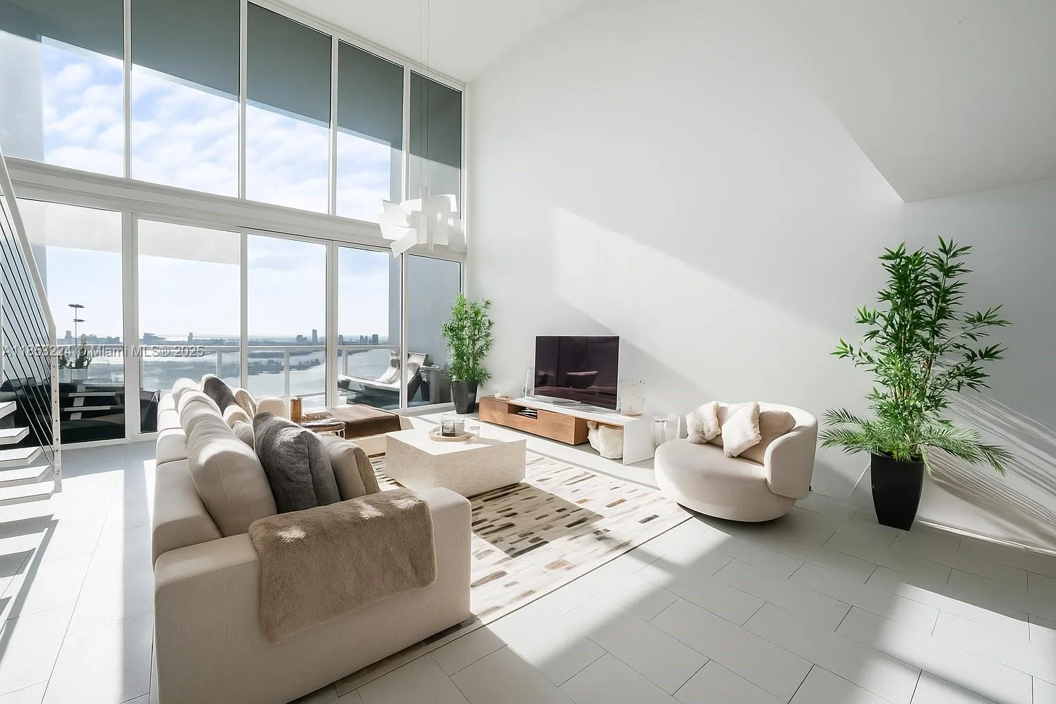 1040 Biscayne Blvd # 3203, Miami, FL 33132