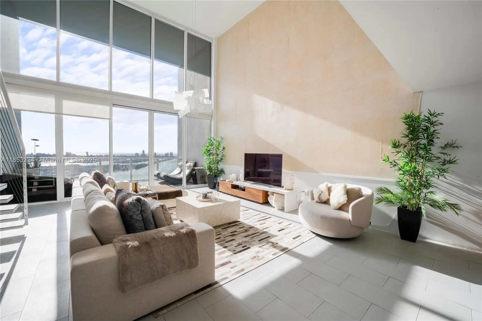 1040 Biscayne Blvd # 3203, Miami, FL 33132 photo 2