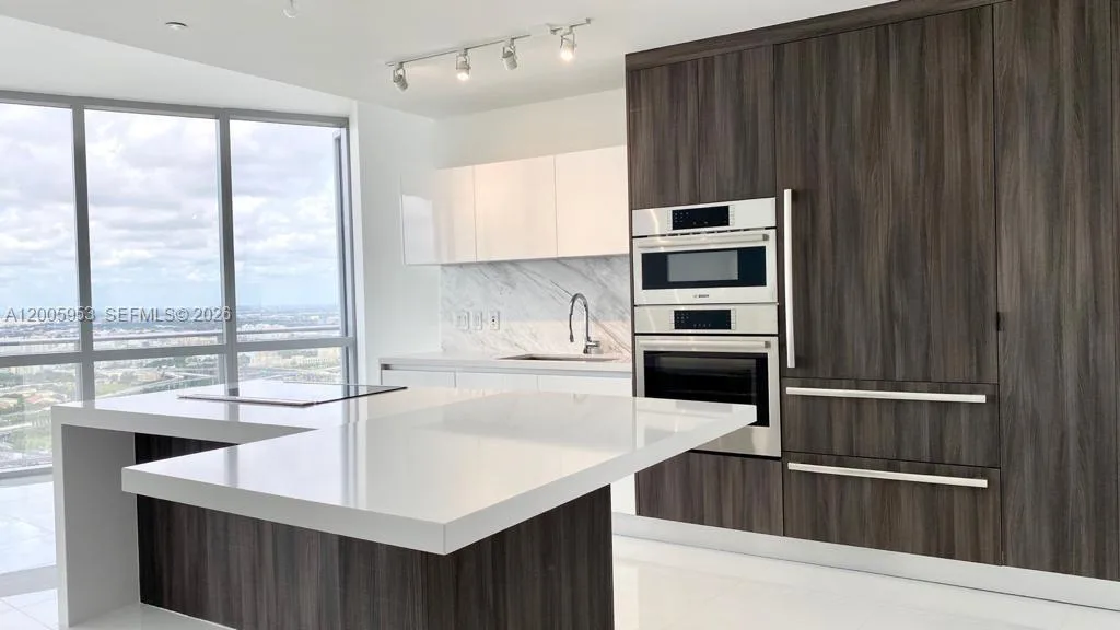 851 NE 1st Ave # 4404, Miami, FL 33132 photo 11