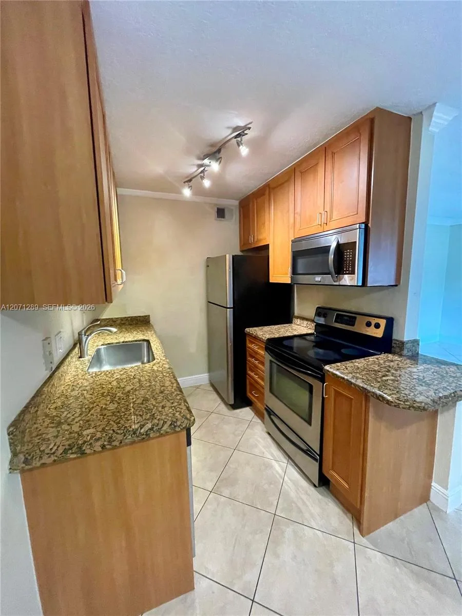 1460 NE 18th St # 102, Fort Lauderdale, FL 33305 photo 2