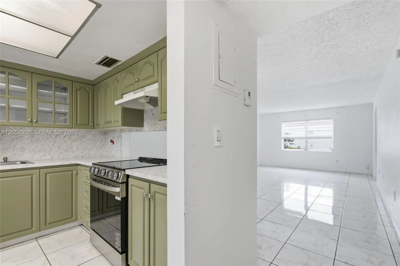 19051 NE 2nd Ave # 1503, Miami, FL 33179 photo 4