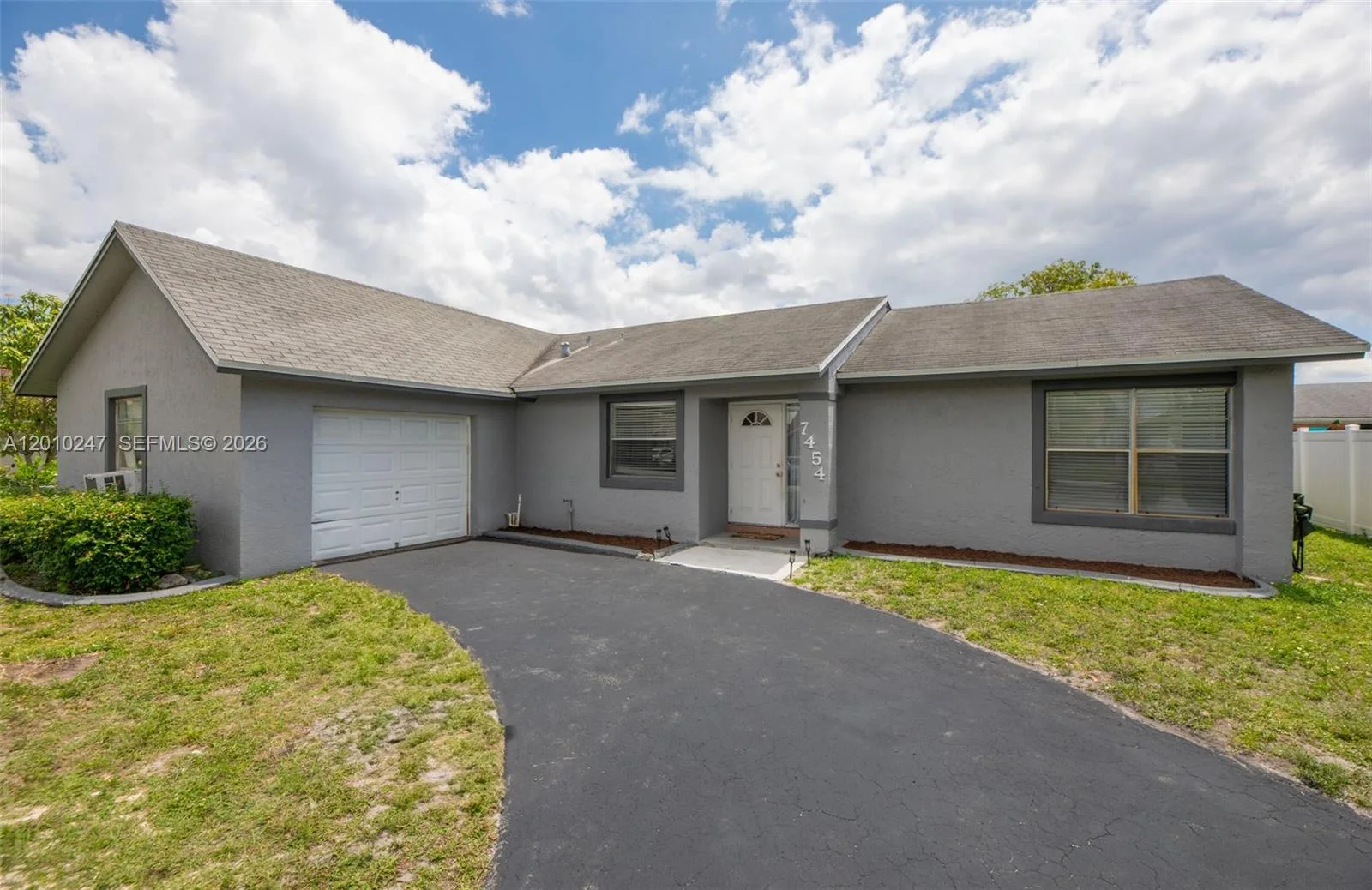 7454 NW 48th Pl, Lauderhill, FL 33319