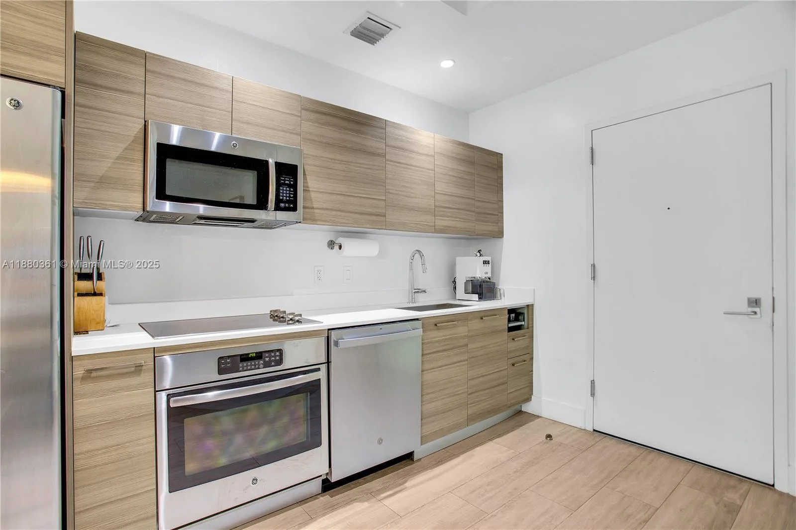 121 NE 34th St # L202, Miami, FL 33137 photo 2