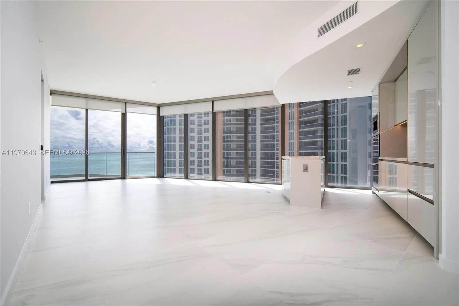 18975 Collins Ave # 1604, Sunny Isles Beach, FL 33160 photo 2