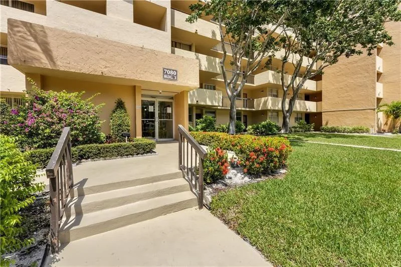 7080 Environ Boulevard # 522, Lauderhill, FL 33319