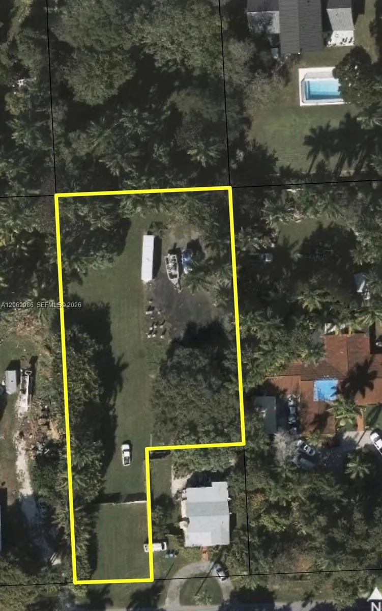 355 NE 156th St, Miami, FL 33162