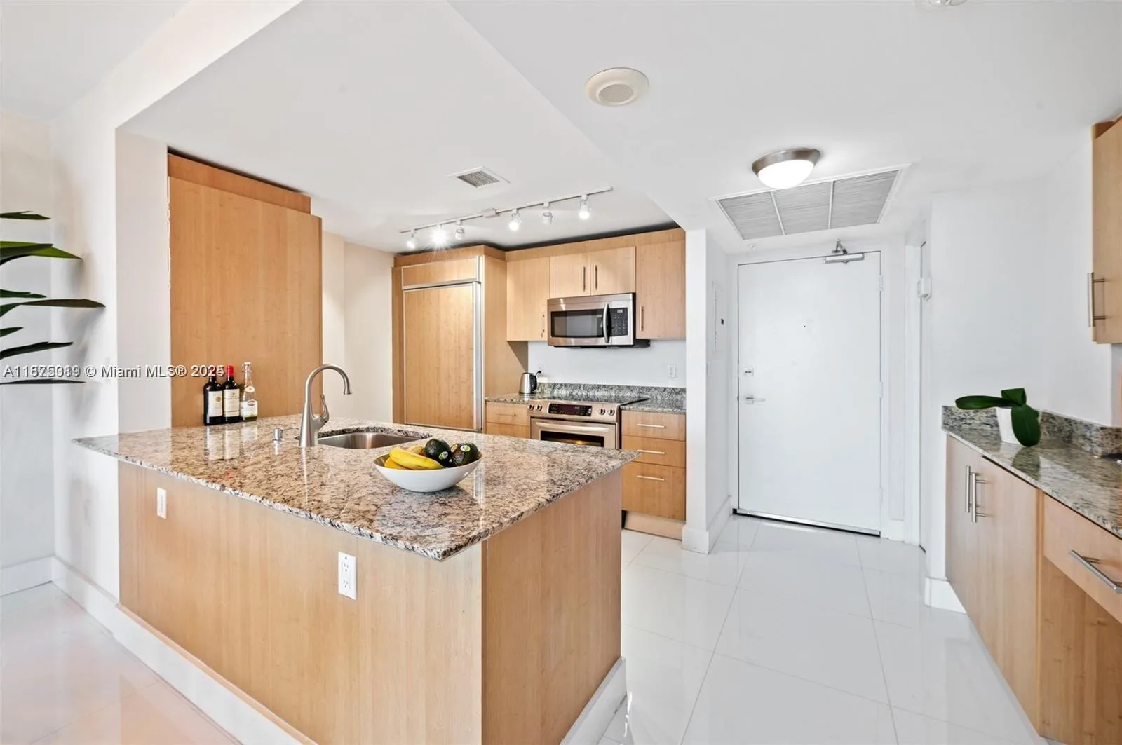 10275 Collins Ave # 526, Bal Harbour, FL 33154 photo 2