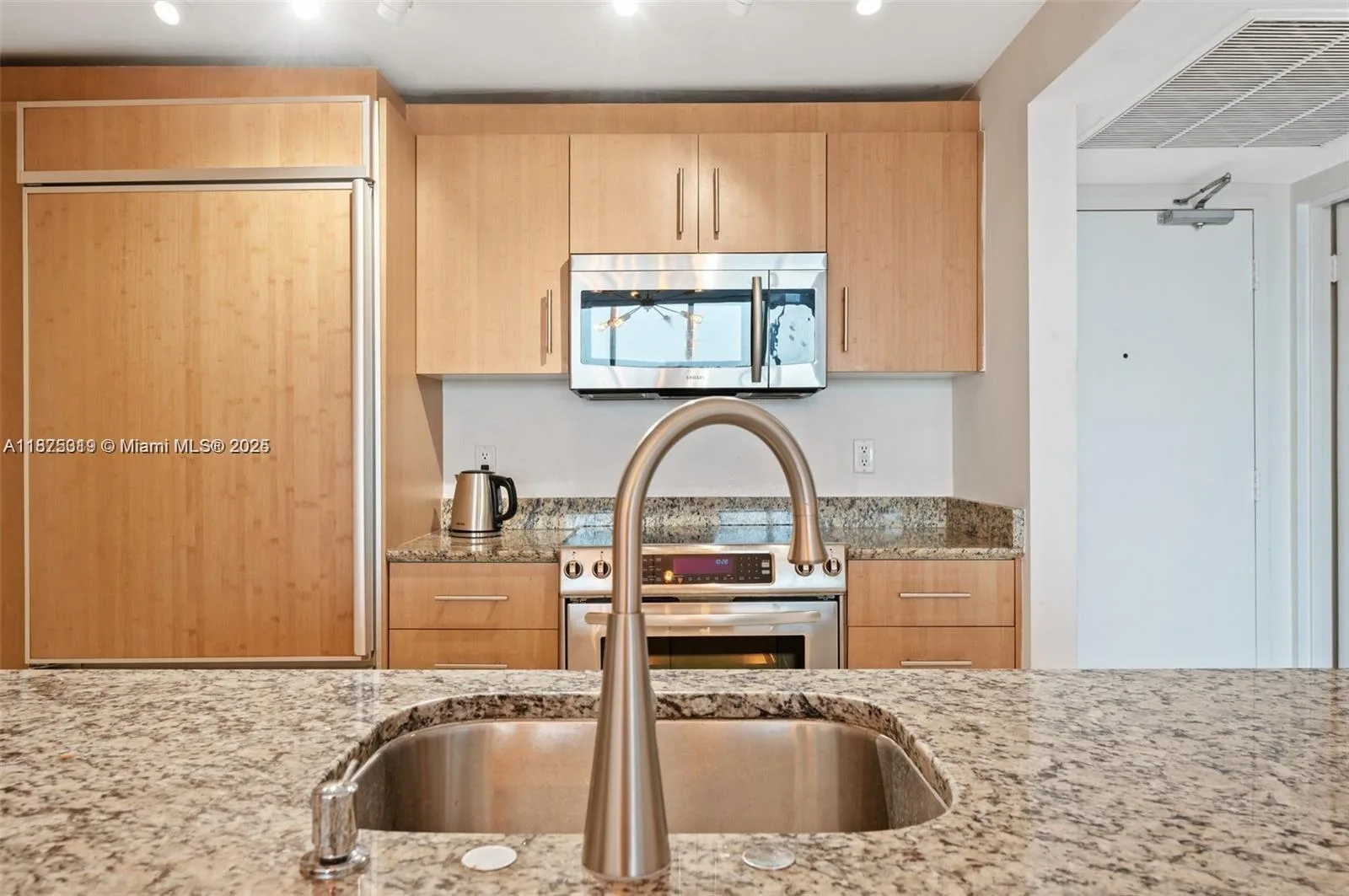 10275 Collins Ave # 526, Bal Harbour, FL 33154 photo 9