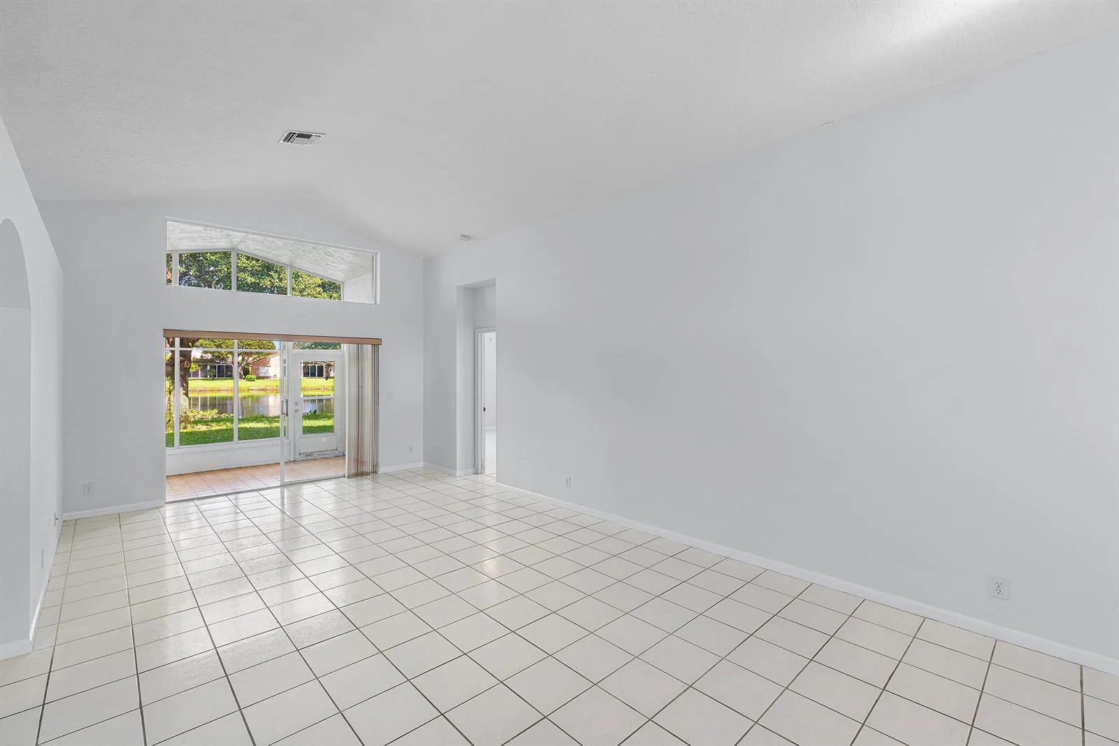 5737 Royal Club Drive, Boynton Beach, FL 33437 photo 4
