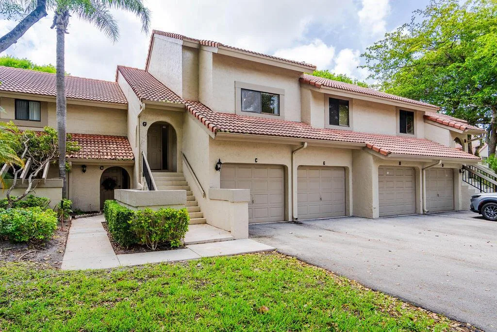 5710 Coach House Circle # G, Boca Raton, FL 33486