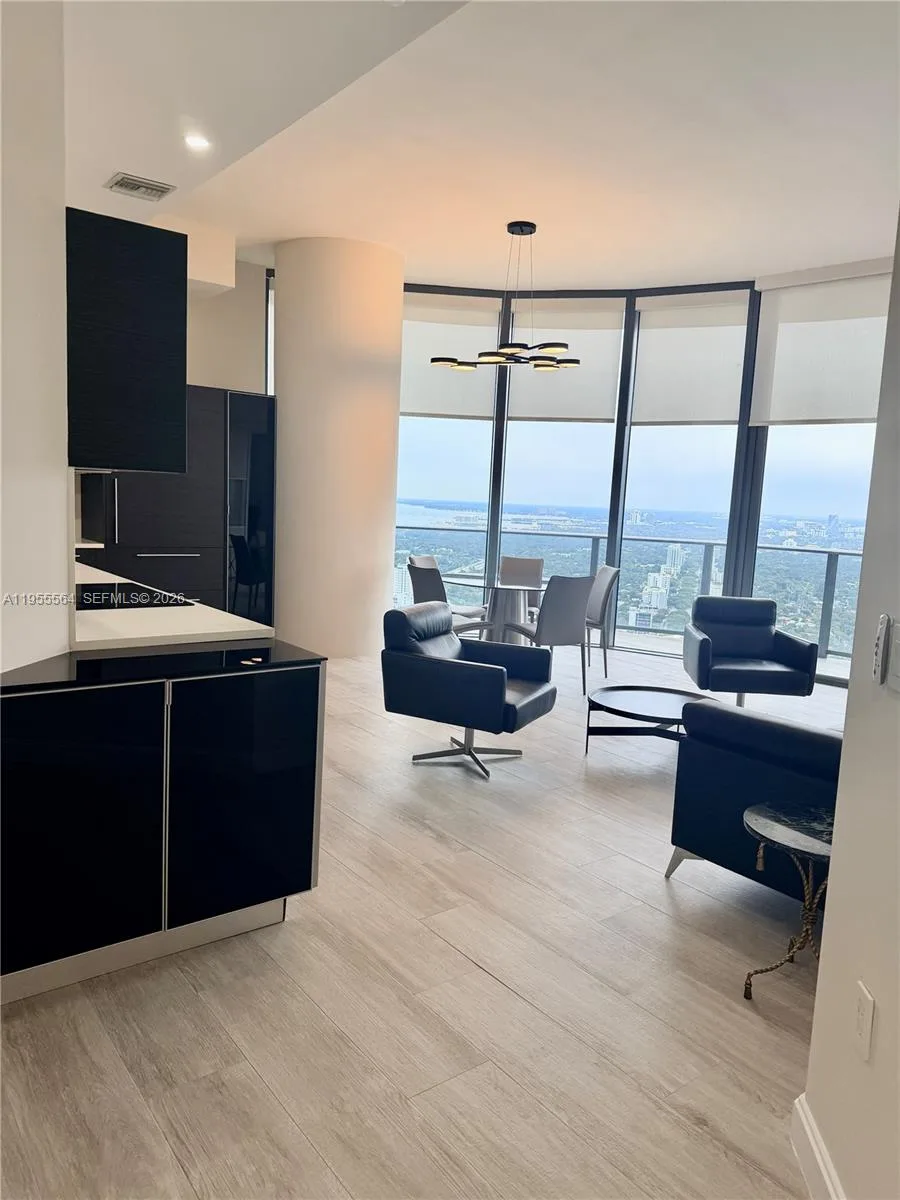 45 SW 9th St # 4606, Miami, FL 33130 photo 10