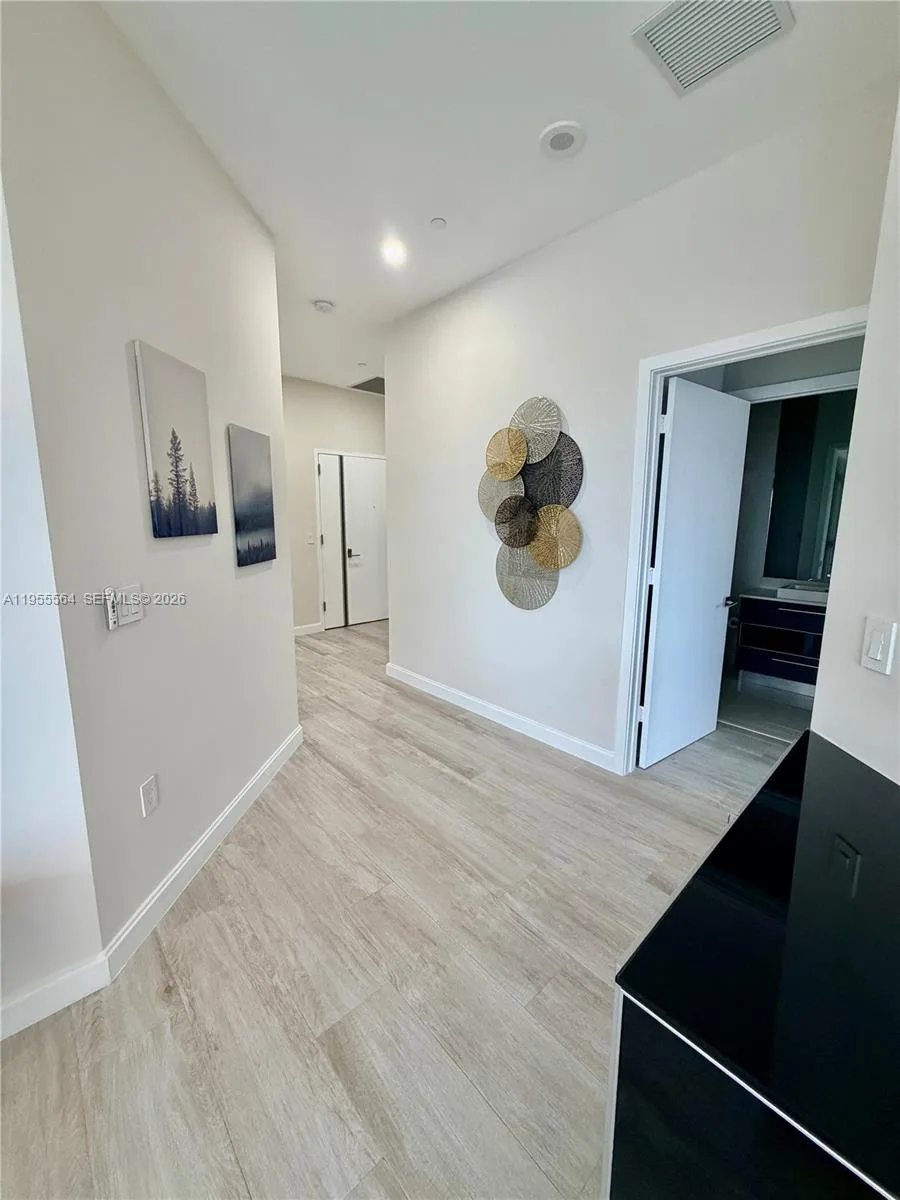 45 SW 9th St # 4606, Miami, FL 33130 photo 5