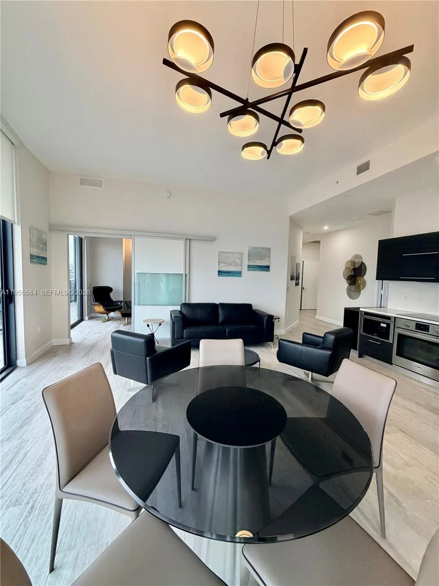 45 SW 9th St # 4606, Miami, FL 33130 photo 8