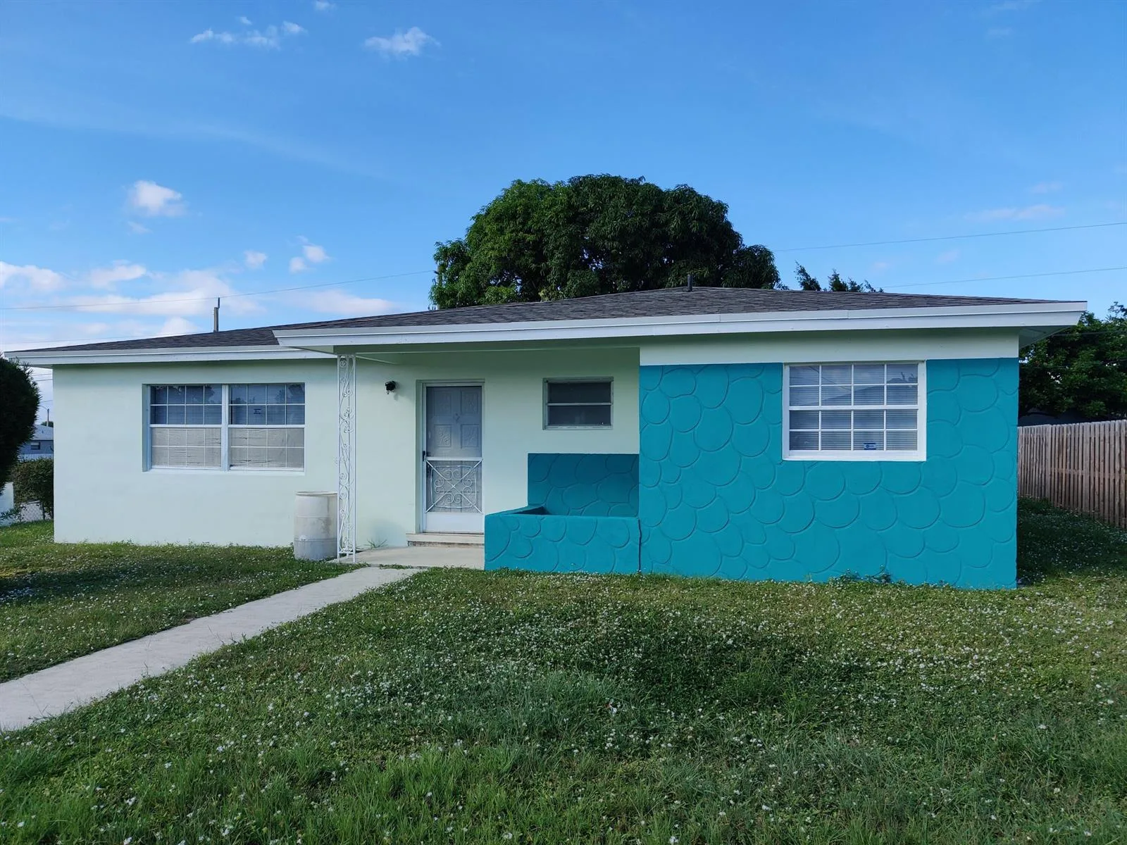 1496 W 32ND Street, West Palm Beach, FL 33404