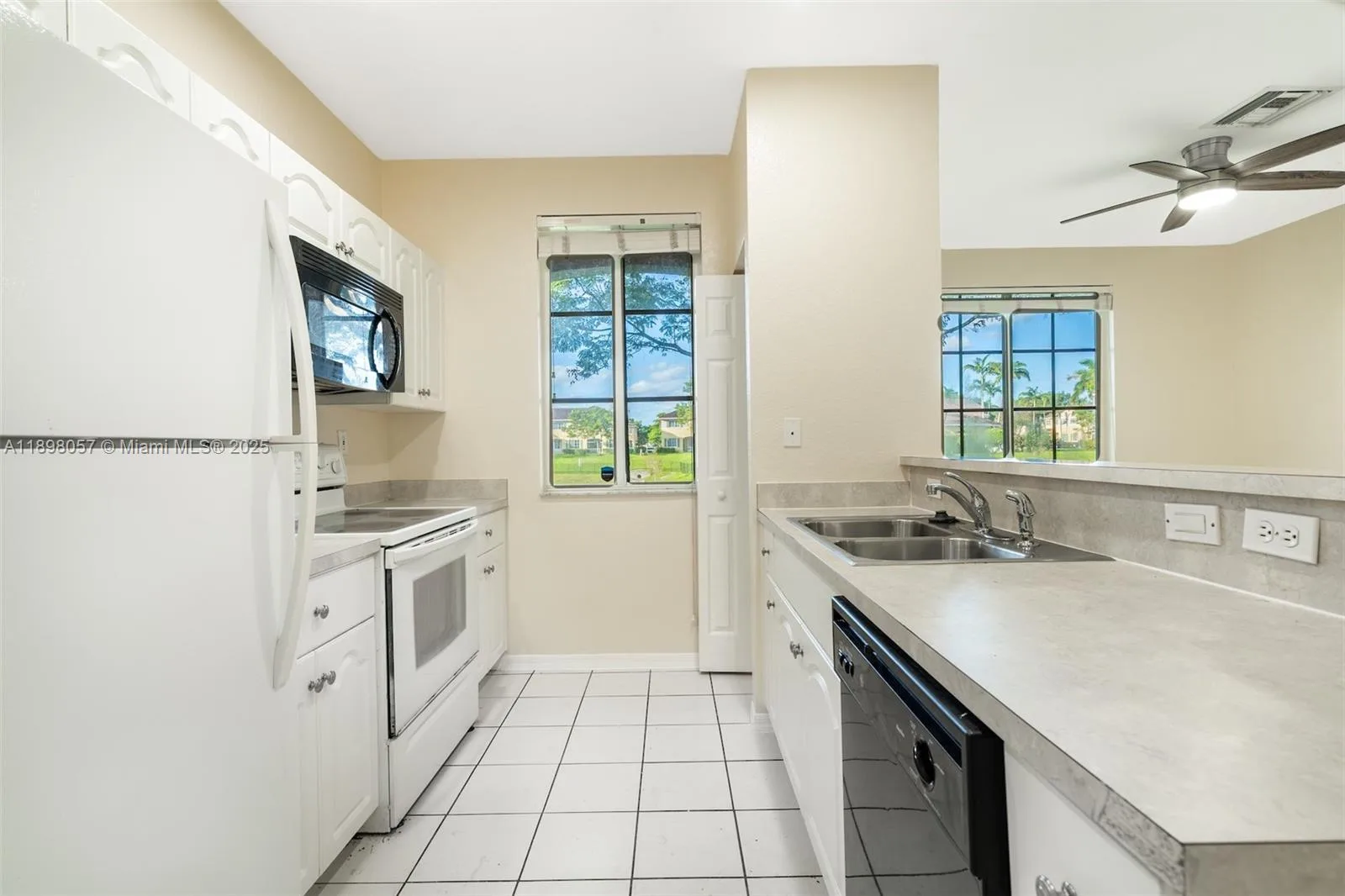 6051 SW 19th Pl, North Lauderdale, FL 33068 photo 5