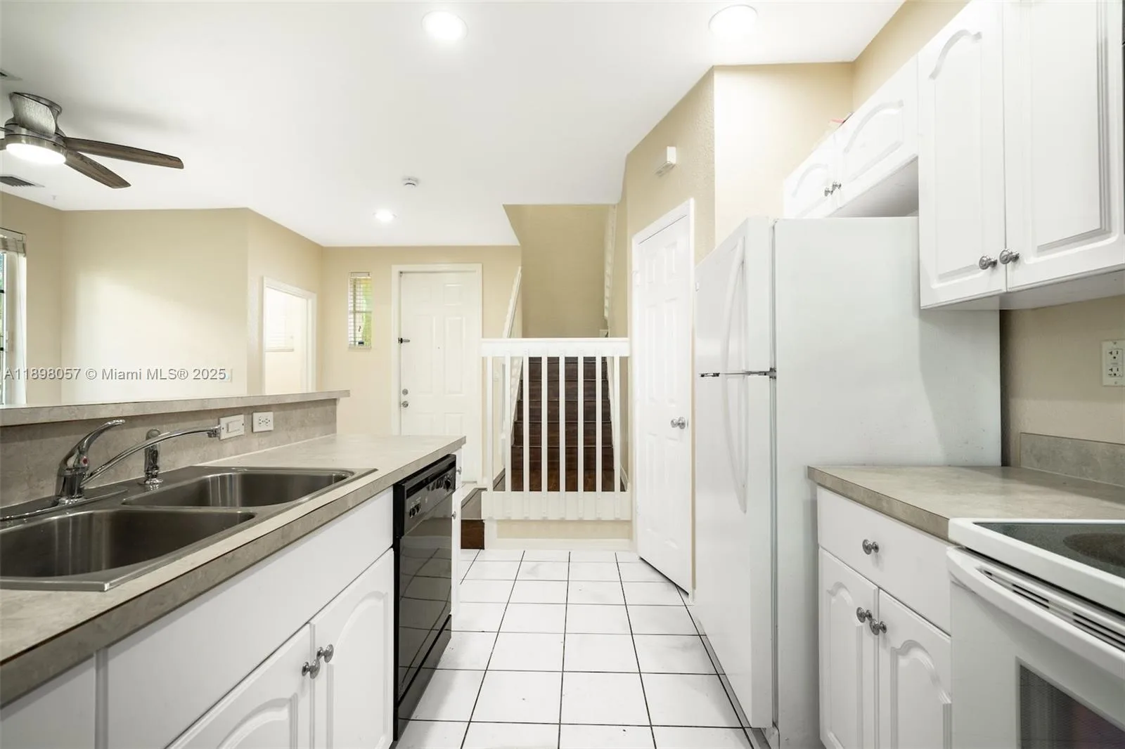 6051 SW 19th Pl, North Lauderdale, FL 33068 photo 6