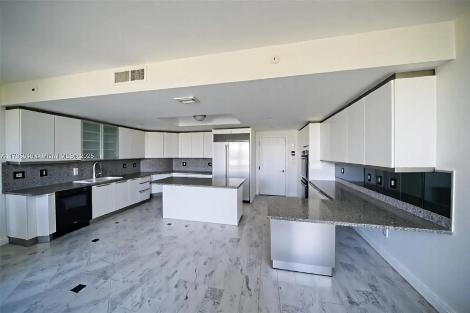 445 Grand Bay Dr # 802, Key Biscayne, FL 33149 photo 2
