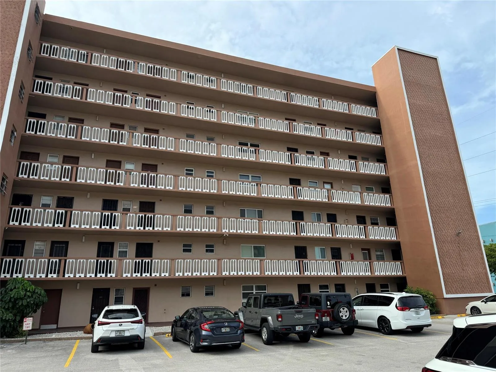 301 NE 14TH Avenue # 708, Hallandale Beach, FL 33009