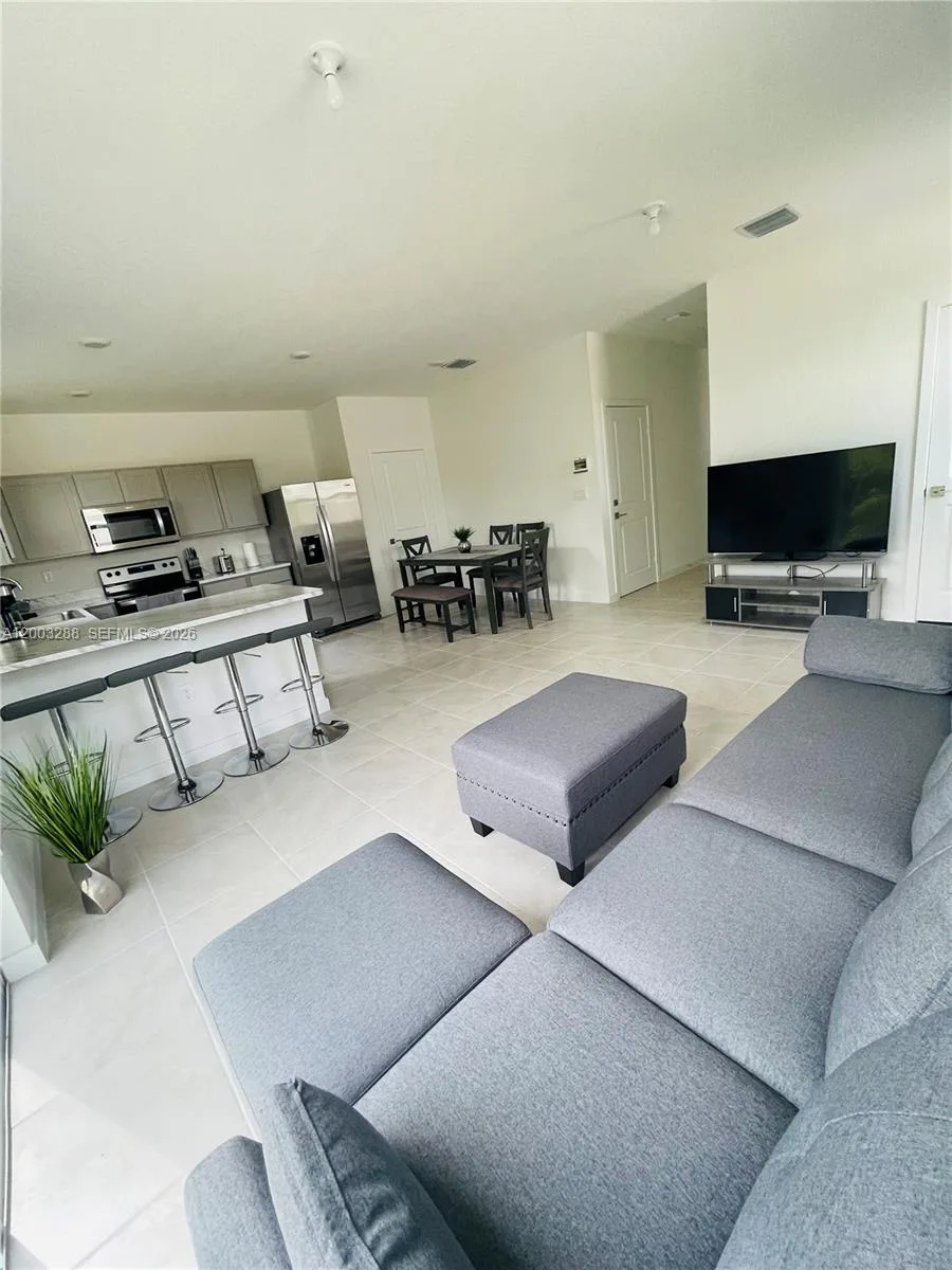916 SE 19th St # 916, Homestead, FL 33034 photo 2