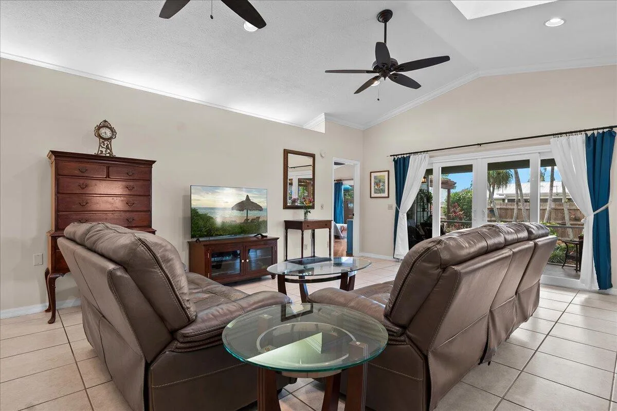 8093 SE Carlton Street, Hobe Sound, FL 33455 photo 4
