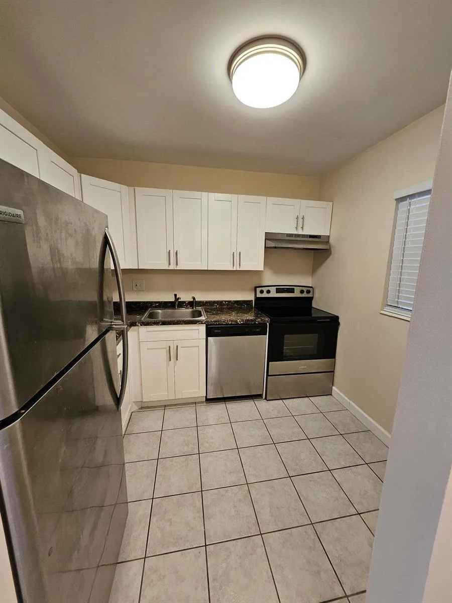 2900 NW 46TH Avenue # 105, Lauderdale Lakes, FL 33313