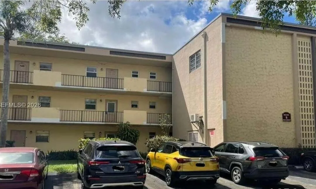 100 ASHBURY Road # 206, Hollywood, FL 33024