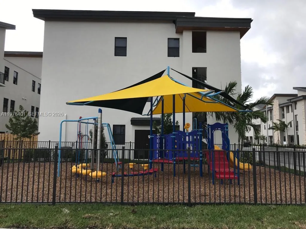10431 NW 82nd St # 5, Doral, FL 33178 photo 2