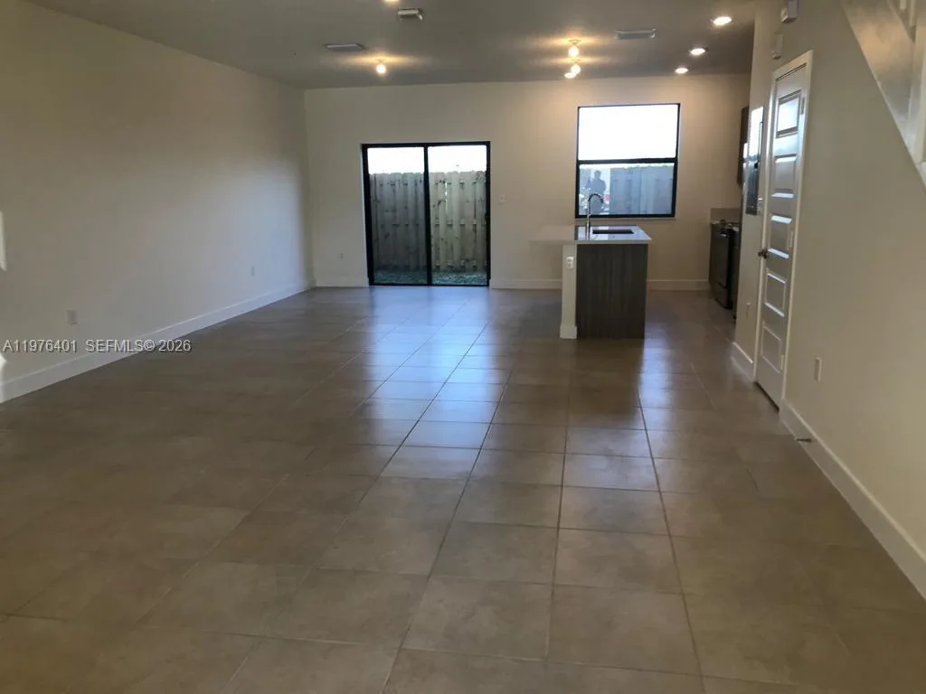 10431 NW 82nd St # 5, Doral, FL 33178 photo 3