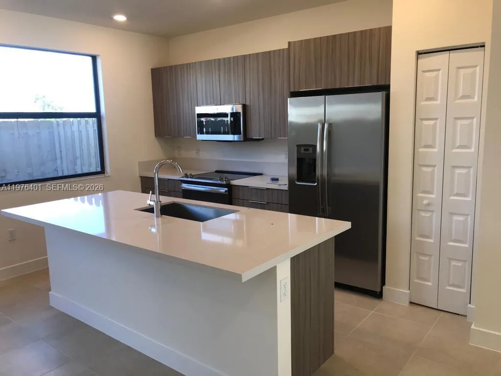 10431 NW 82nd St # 5, Doral, FL 33178 photo 4