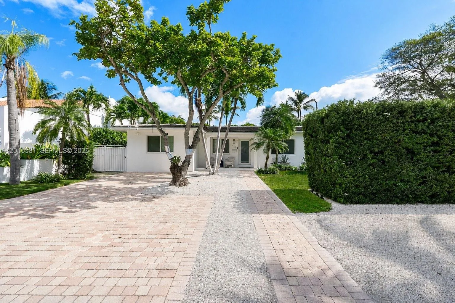301 Hampton Ln, Key Biscayne, FL 33149