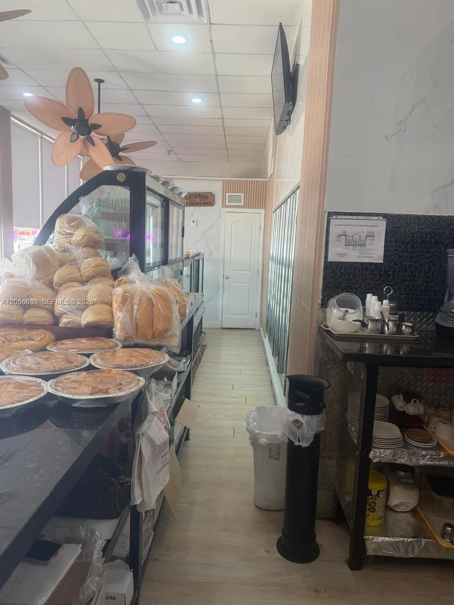 6727 W 4 Ave, Hialeah, FL 33012 — zdjęcie 2