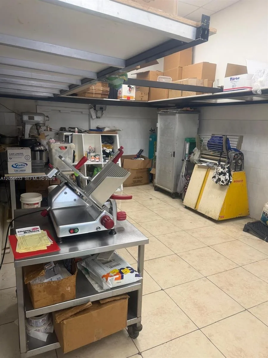6727 W 4 Ave, Hialeah, FL 33012 — zdjęcie 5