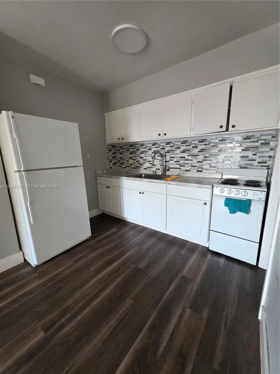 15 Esplanade Dr # B, Miami Springs, FL 33166
