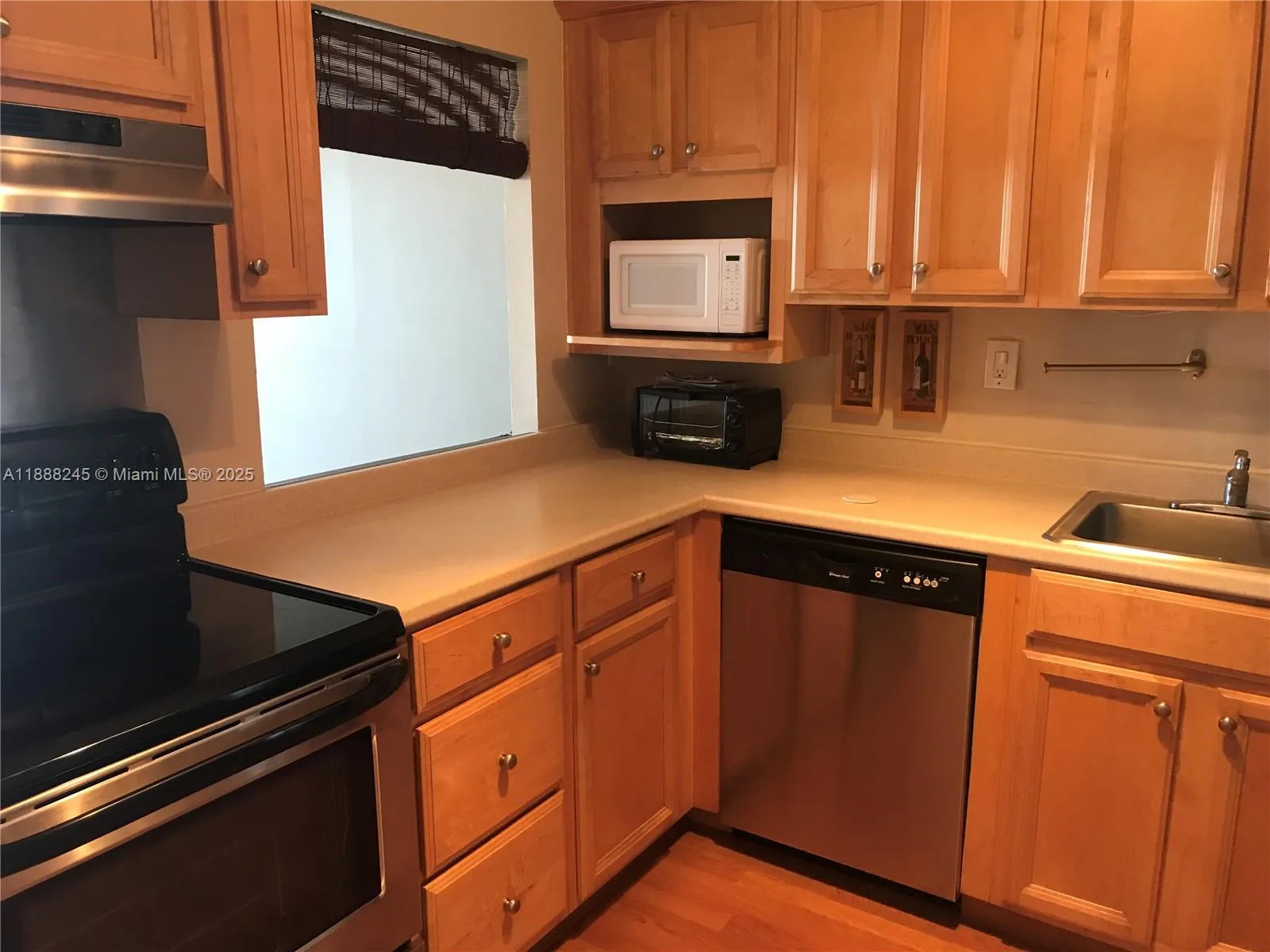 1000 Parkview Dr # 627, Hallandale Beach, FL 33009