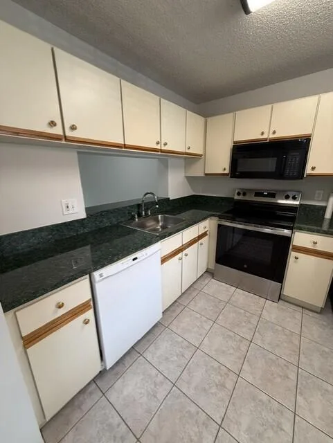 3031 Holiday Springs Boulevard # 202-7, Margate, FL 33063