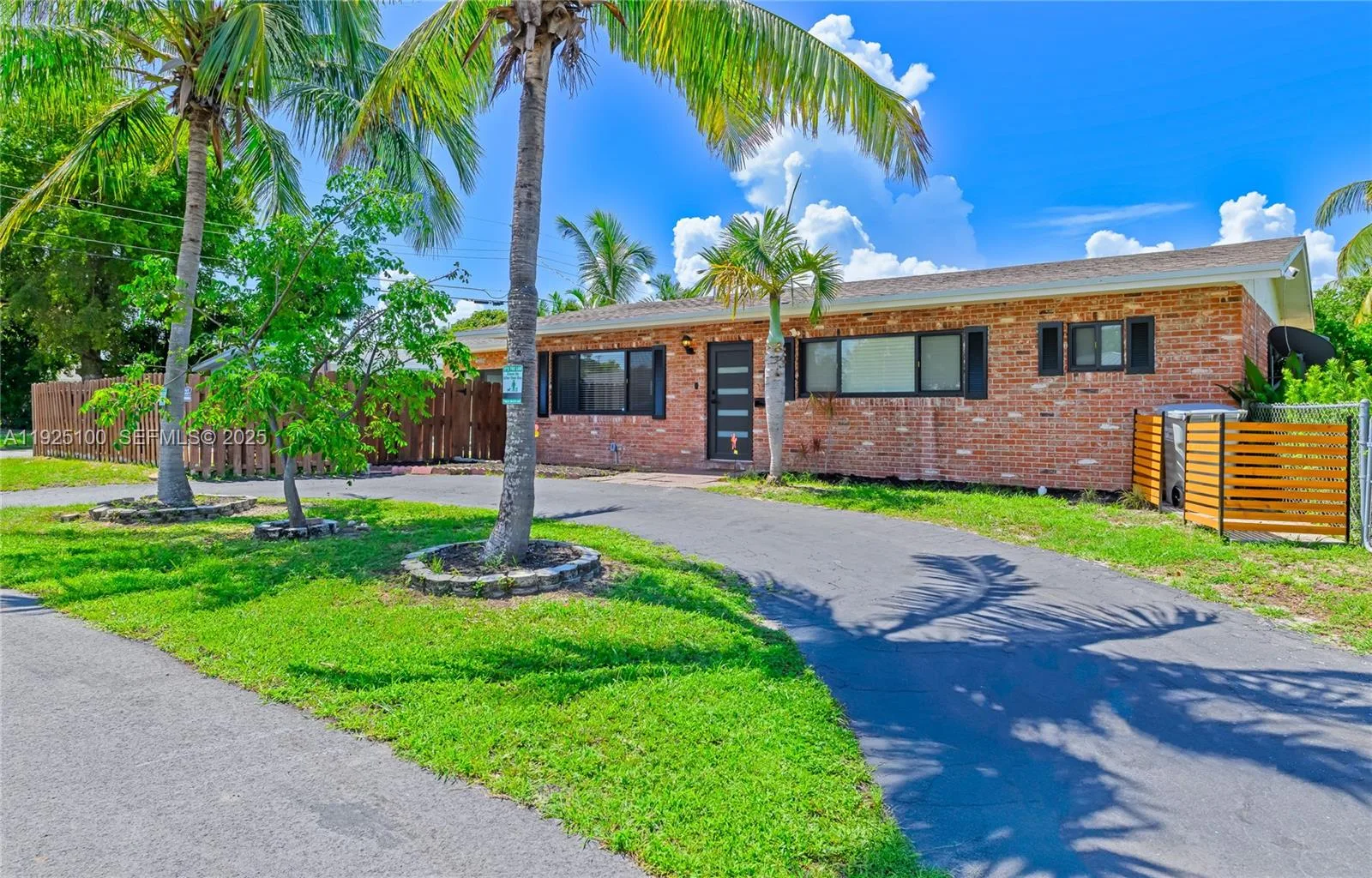 1204 NE 7th St, Pompano Beach, FL 33060 — zdjęcie 2