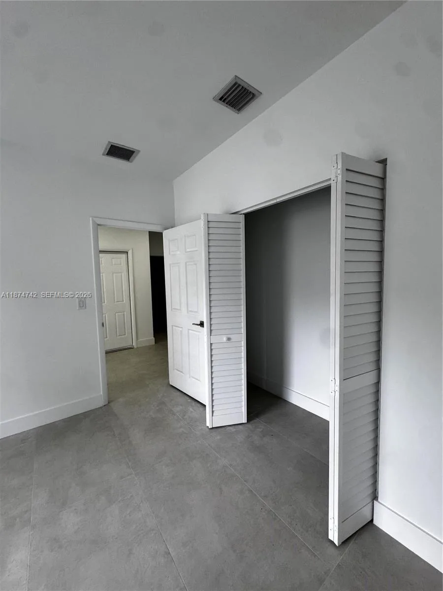 2541 NW 9th St, Fort Lauderdale, FL 33311 photo 5