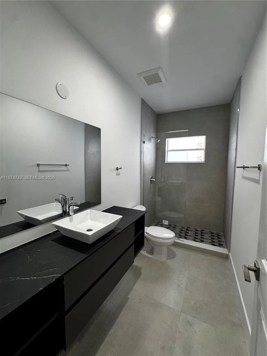2541 NW 9th St, Fort Lauderdale, FL 33311 photo 6