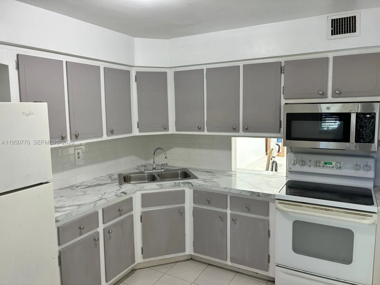 1450 NE 191st St # 205, Miami, FL 33179