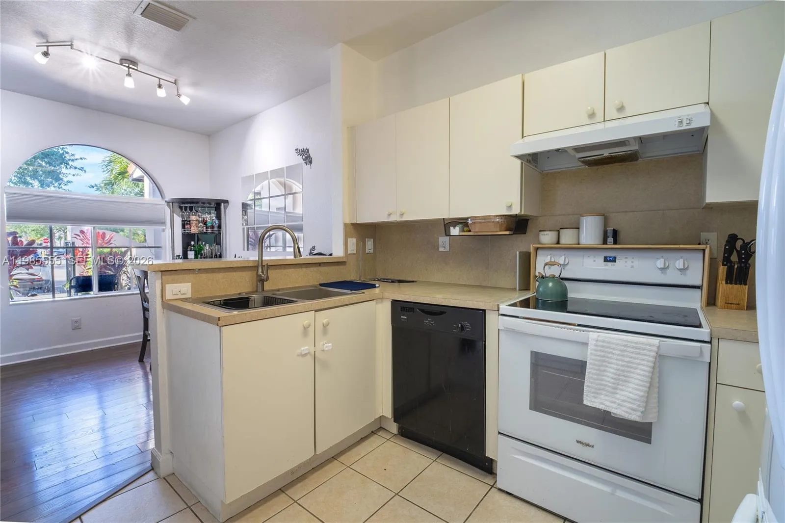 3624 NW 29th Pl, Lauderdale Lakes, FL 33311 photo 7