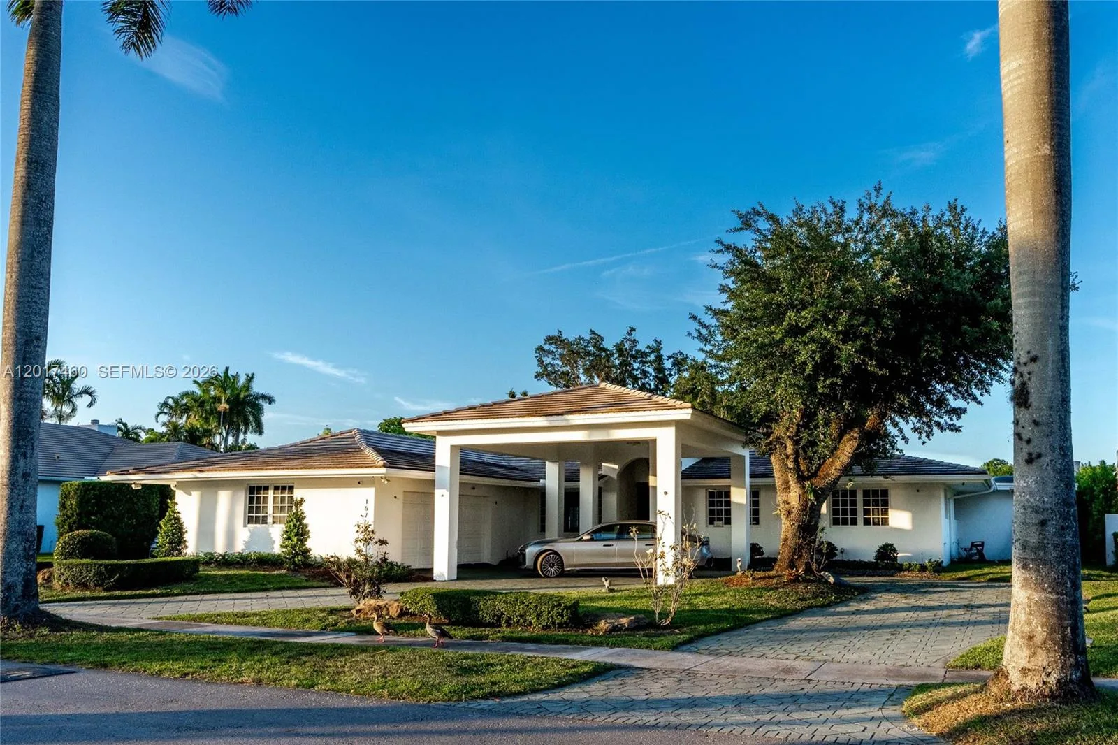 15761 Turnberry Dr, Miami Lakes, FL 33014