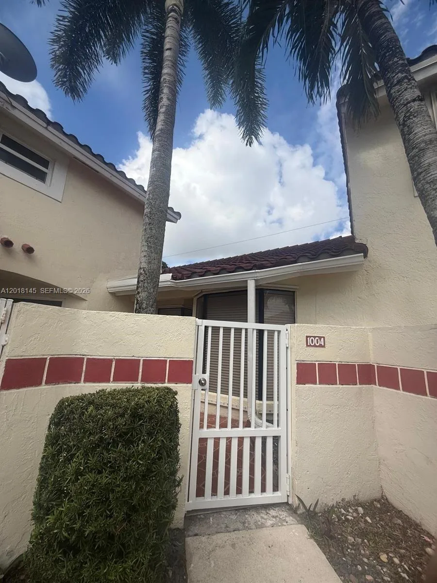 1004 San Remo Cir, Homestead, FL 33035