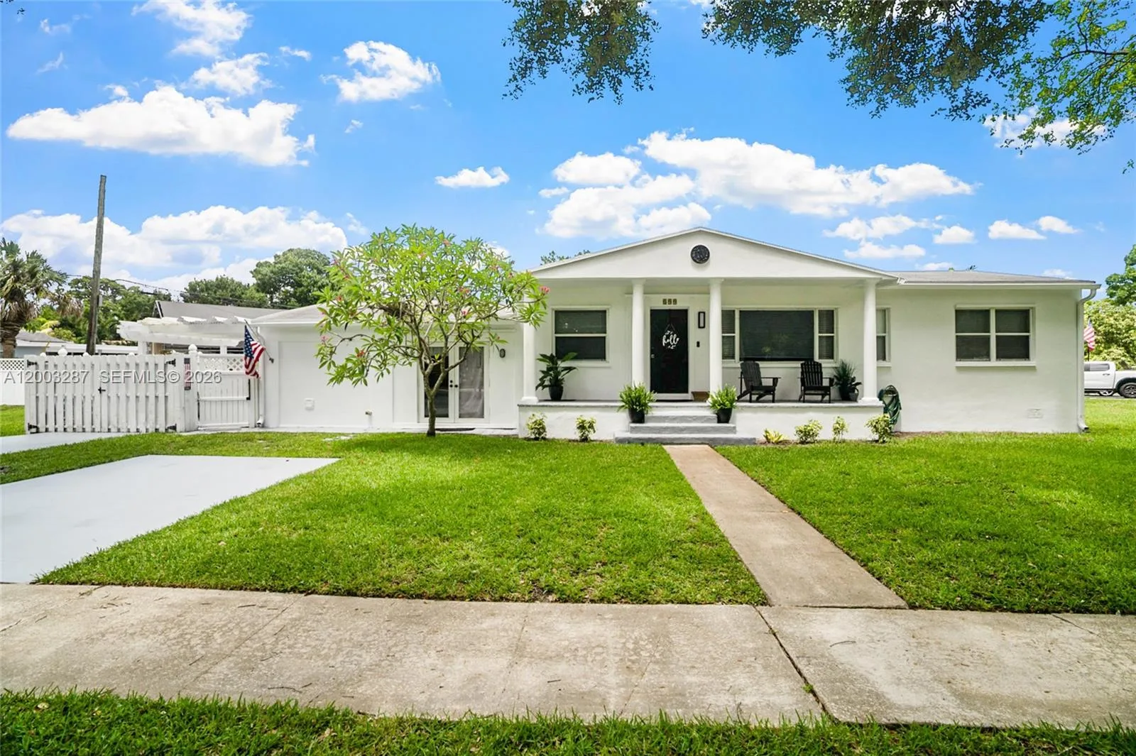 899 E Country Club Cir, Plantation, FL 33317